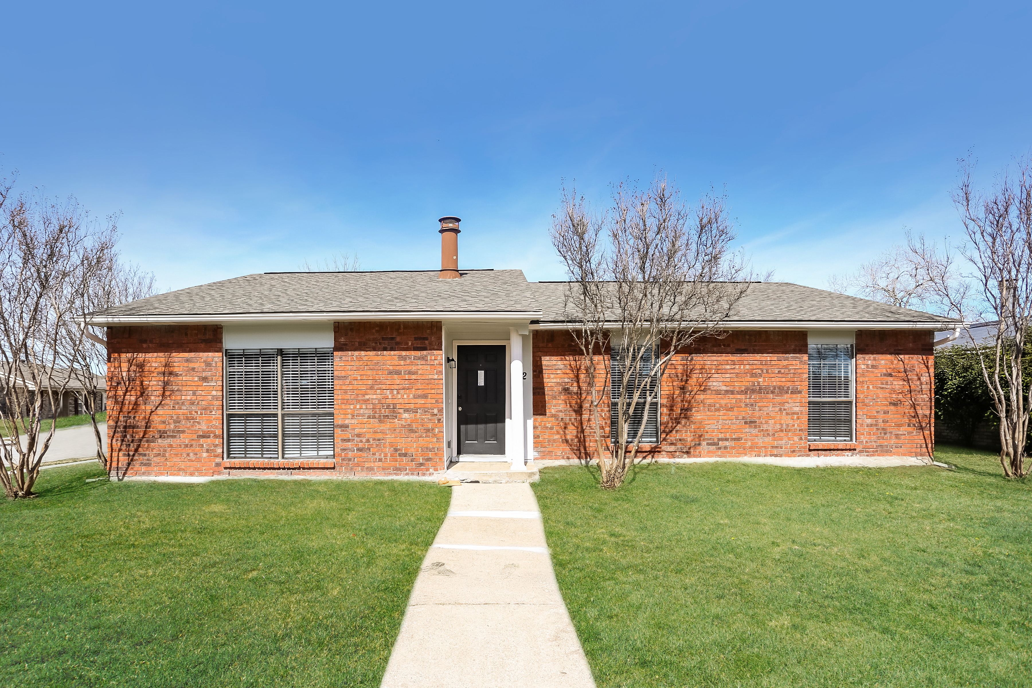 2122 STOCKTON TRL GRAND PRAIRIE, TX 75052